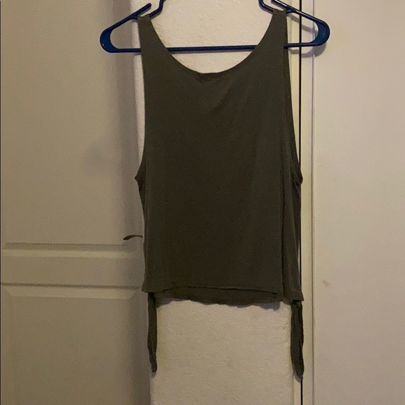 Green tank top - Picture 2 of 2